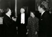 Willem Mengelberg, Egon Kornauth, Erika Rokyto en A. Seyss Inquart, 1941, Concertgebouw, Amsterdam. Het Volk, Nederlands Muziek Instituut
